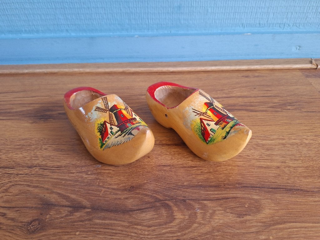 Twee gele houten klompjes, Ophalen of Verzenden, Zo goed als nieuw