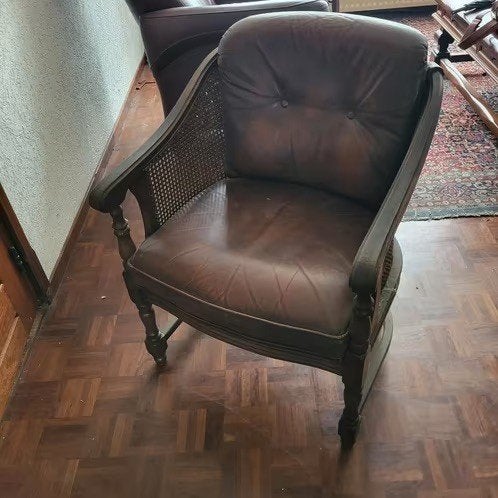 Oude stoel (leer?), plus 2 klassieke stoelen, Huis en Inrichting, Ophalen, Gebruikt, Bruin, Leer