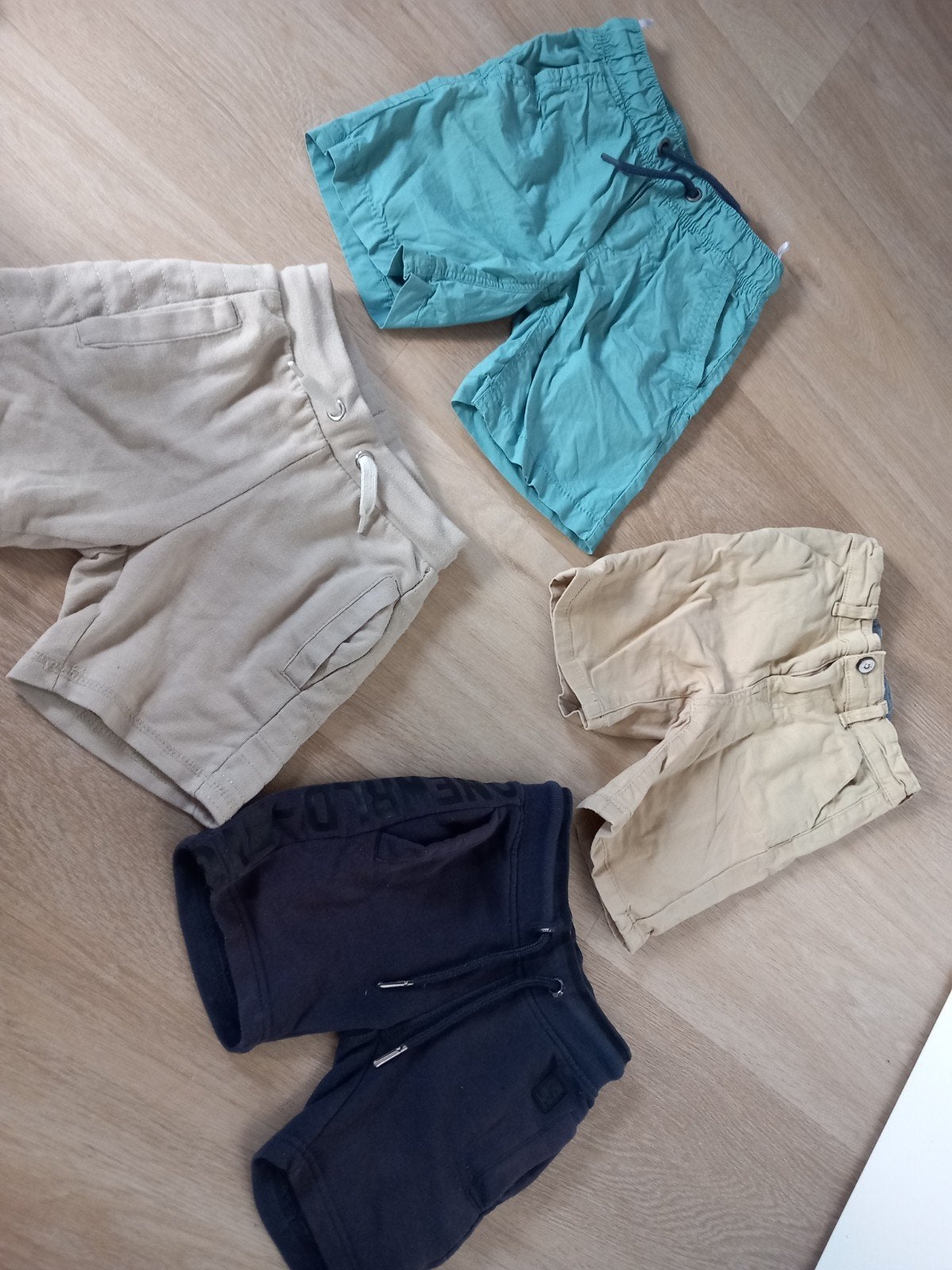 Leuke jongens korte broeken, Ophalen of Verzenden, Gebruikt, Maat 110
