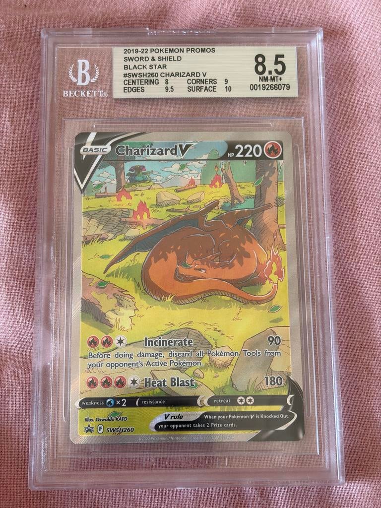 Charizard V SWSH260 BGS 8.5 Pokémon Kaart, Ophalen of Verzenden, Zo goed als nieuw, Losse kaart
