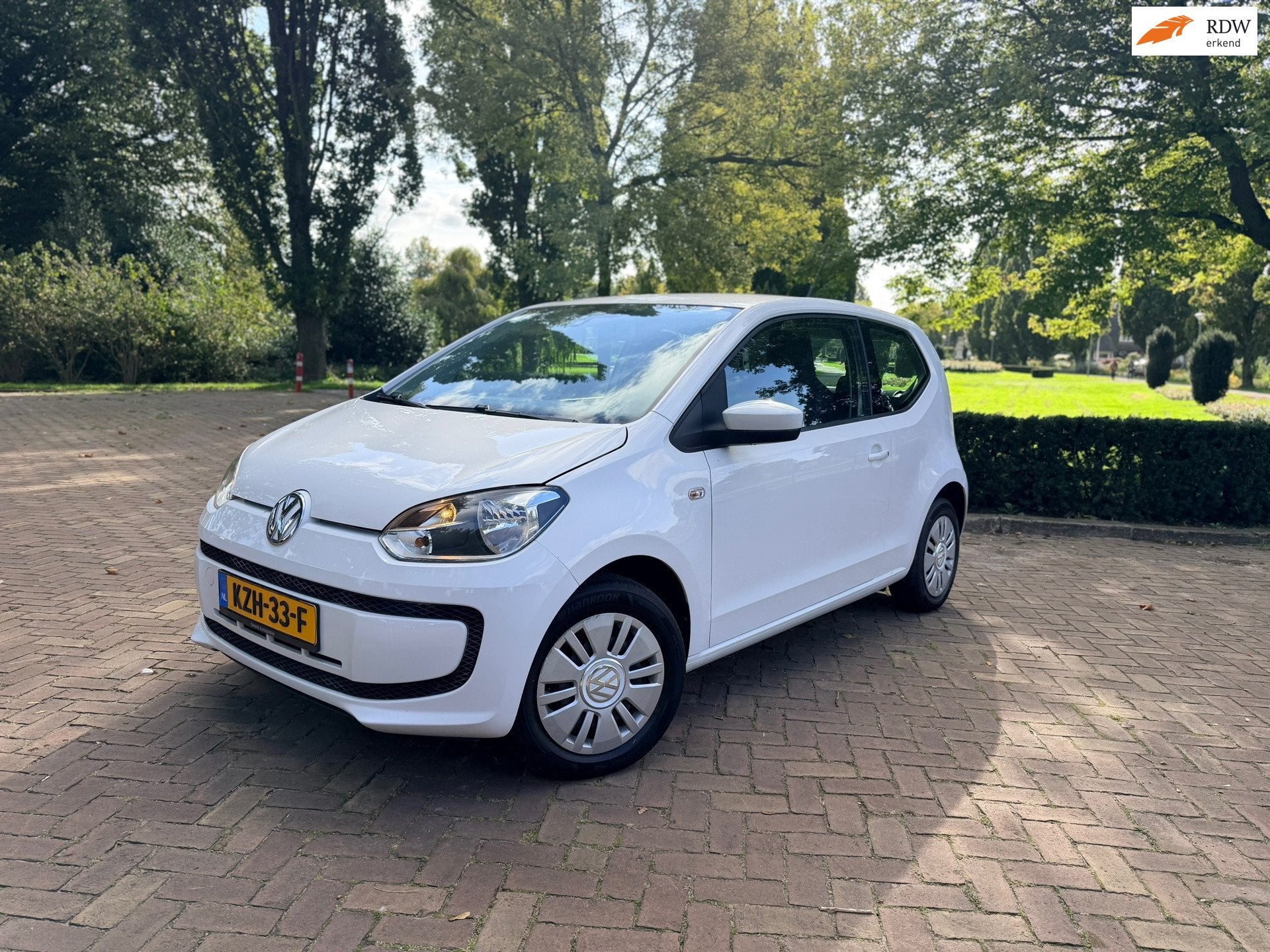 Volkswagen UP! 1.0 high up! | Airco | Cruise | PDC | 2e eige, Auto's, Voorwielaandrijving, Euro 5, Stof, Gebruikt