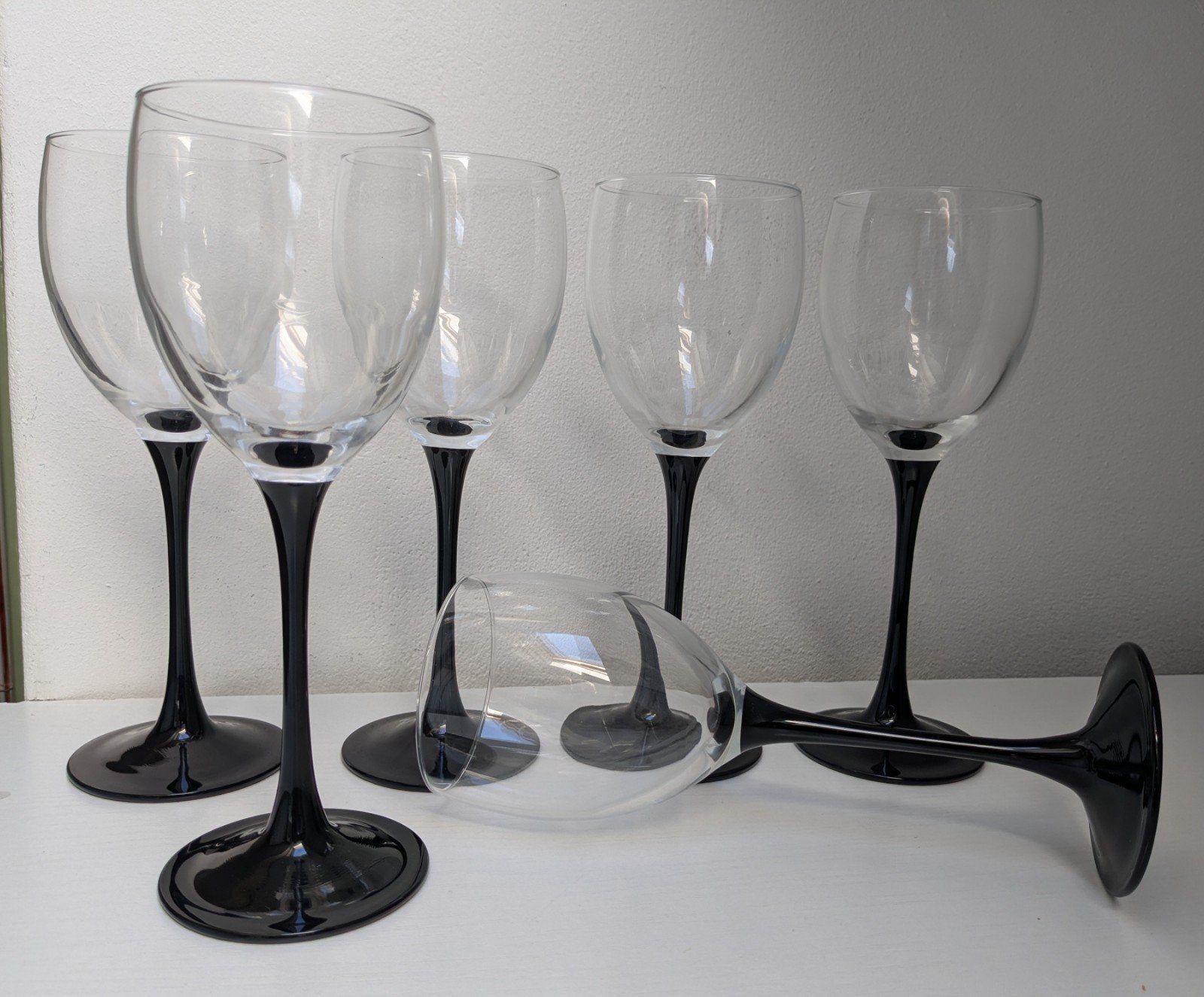 6 Wijnglazen met zwarte voet Luminarc France, Ophalen of Verzenden