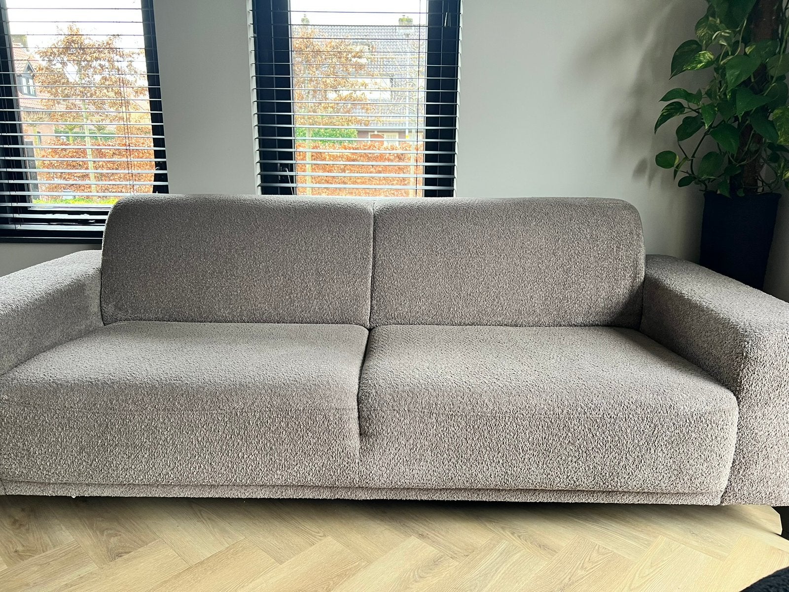Comfortabele 2-zitsbank in neutrale kleur, Ophalen, 150 tot 200 cm, Tweepersoons, 75 tot 100 cm