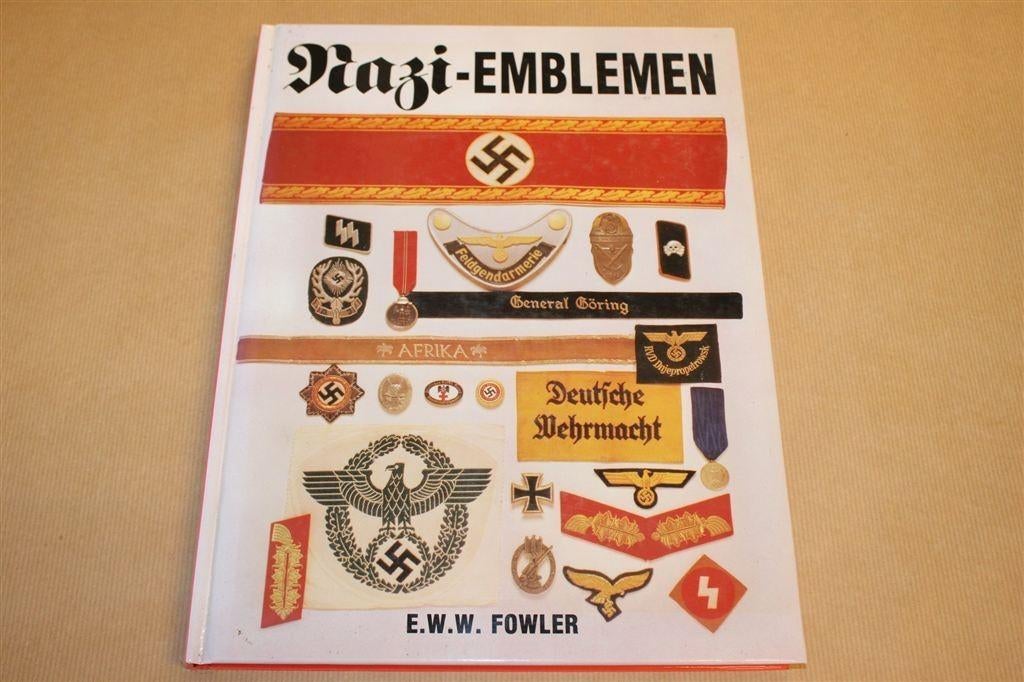 Nazi-Emblemen — WOII Insignes & Veel Foto’s 1993, Boeken, Ophalen of Verzenden, Tweede Wereldoorlog, Gelezen, Overige onderwerpen