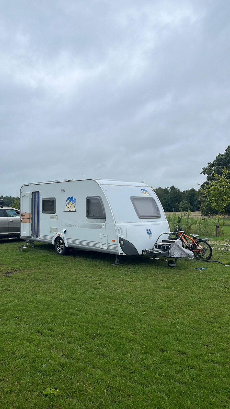 Knaus Südwind 500FDK Zeer complete caravan, instapklaar!, Rondzit, Schokbreker, Particulier, 5 tot 6 meter