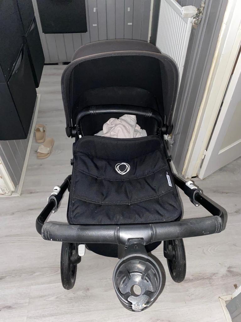 Bugaboo Fox All Black kinderwagen met zitje en adapter, Bugaboo, Zo goed als nieuw, Met autostoeltje, Ophalen