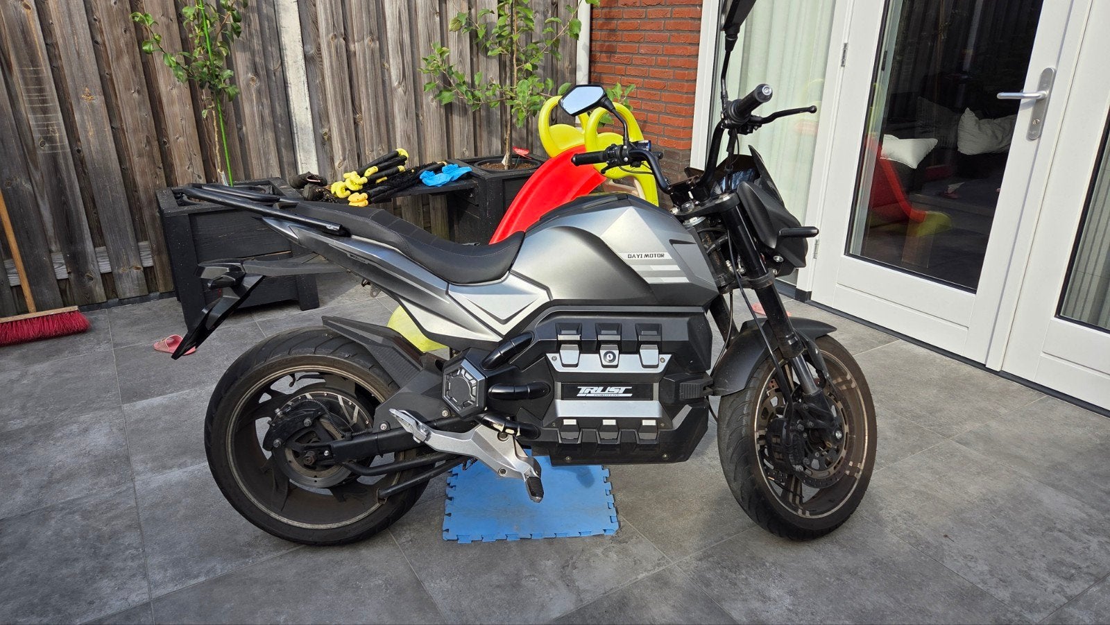 E-Odin. Elektrische motorfiets, Grijskleurig., DAYI Motor, Occasion, Particulier, Overig