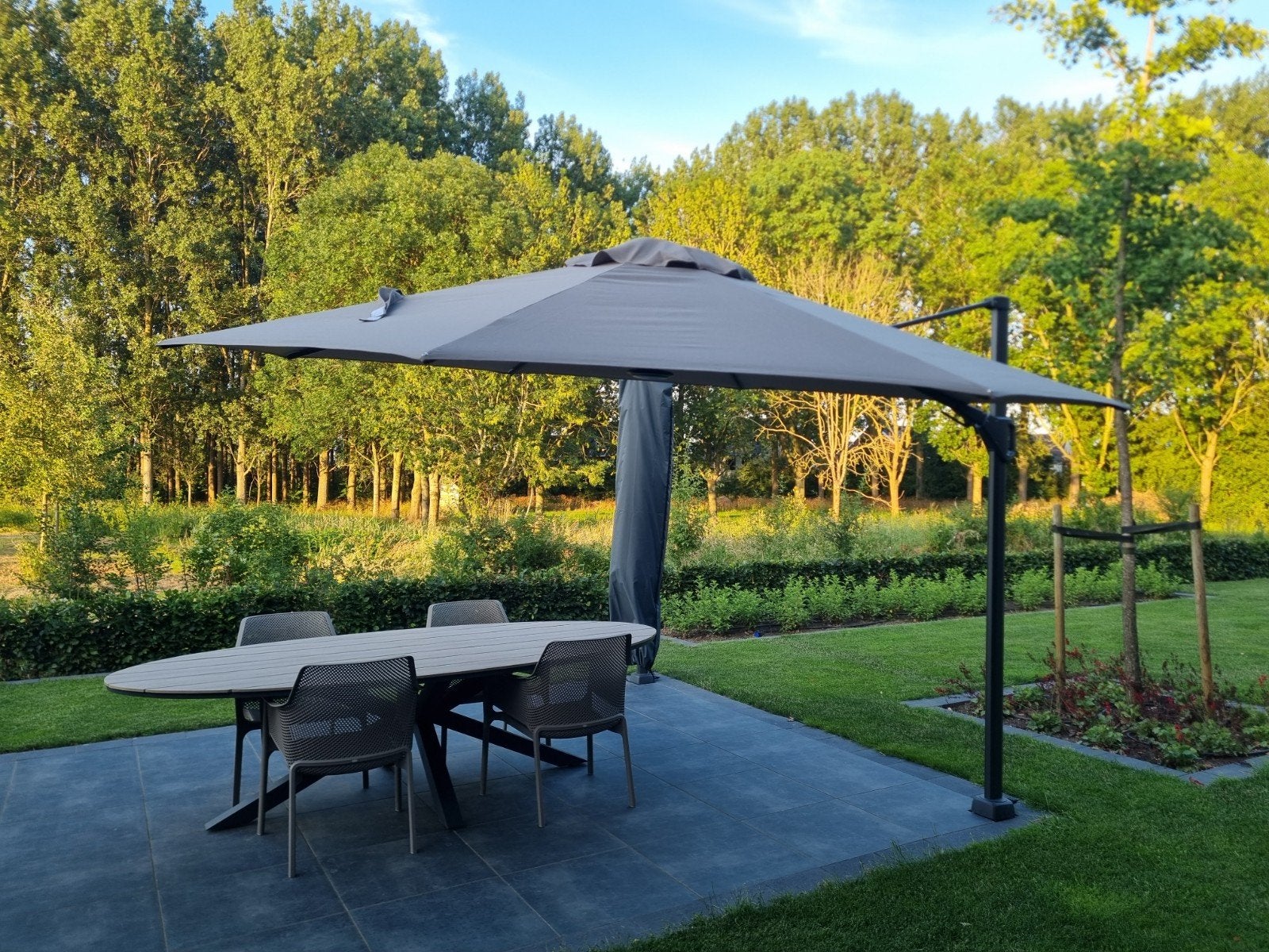 Platinum zweefparasol 350 cm doorsnede, nieuw, taupekleur, Tuin en Terras, Ophalen, Kantelbaar, Nieuw, Zweefparasol