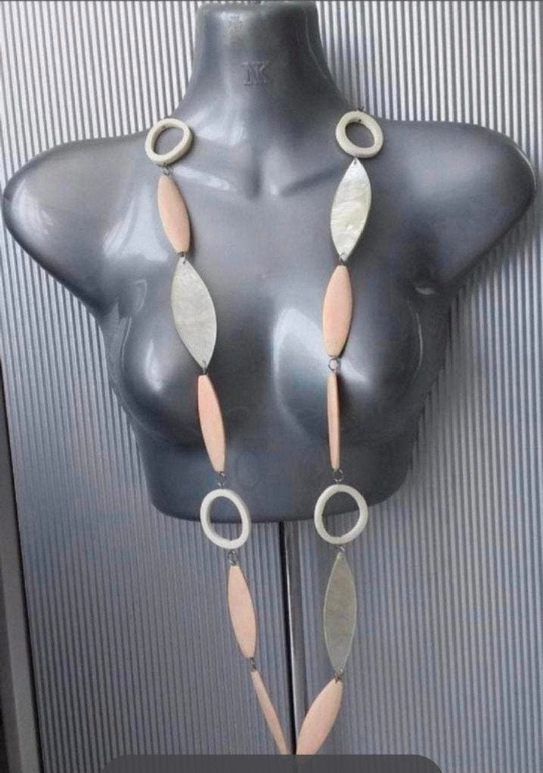 Manouk - ketting mrt parelmoer. 3=2 aktie, Sieraden, Tassen en Uiterlijk, Overige materialen, Verzenden, Beige, Nieuw