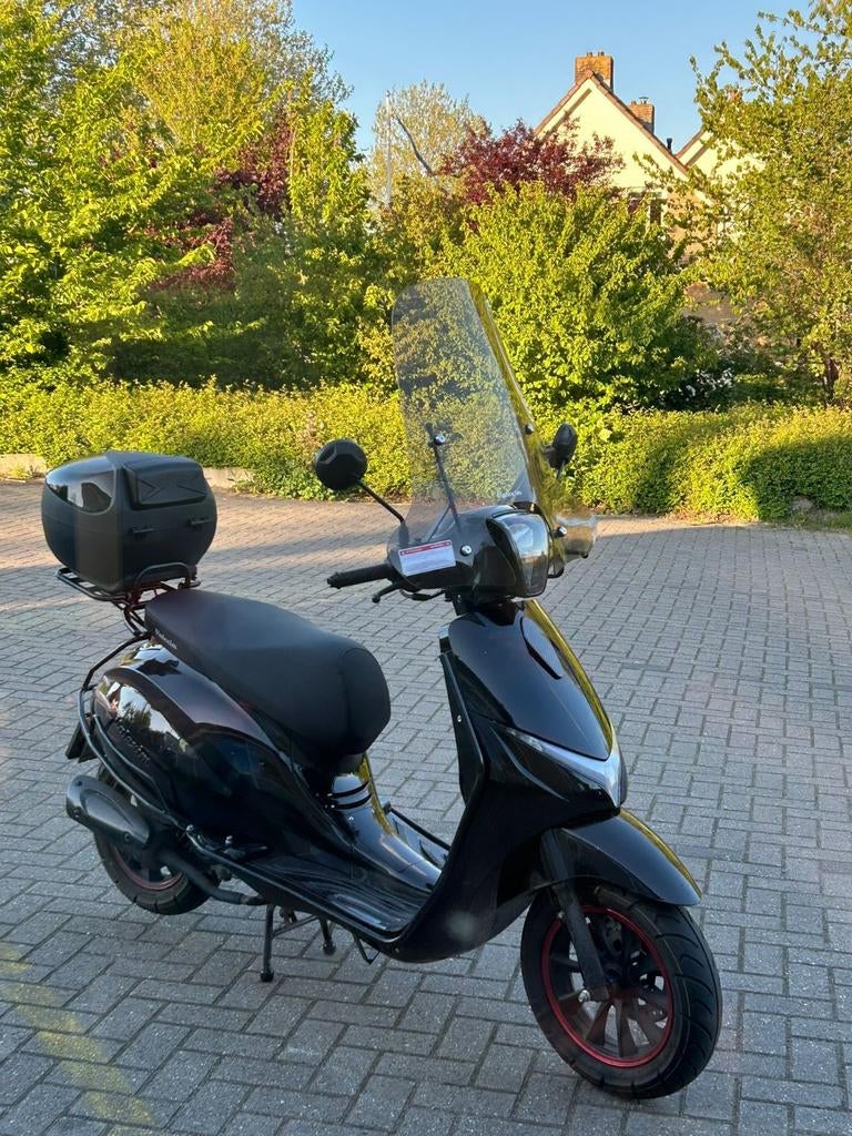 La Souris Valexim Scooter van november 2024 met accessoires, Fietsen en Brommers, Scooters | SYM, Ophalen, Overige modellen, Zo goed als nieuw