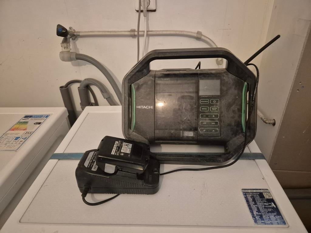 Hitachi Bouwradio met Accu en Oplader, Ophalen, Gebruikt, Bouwradio