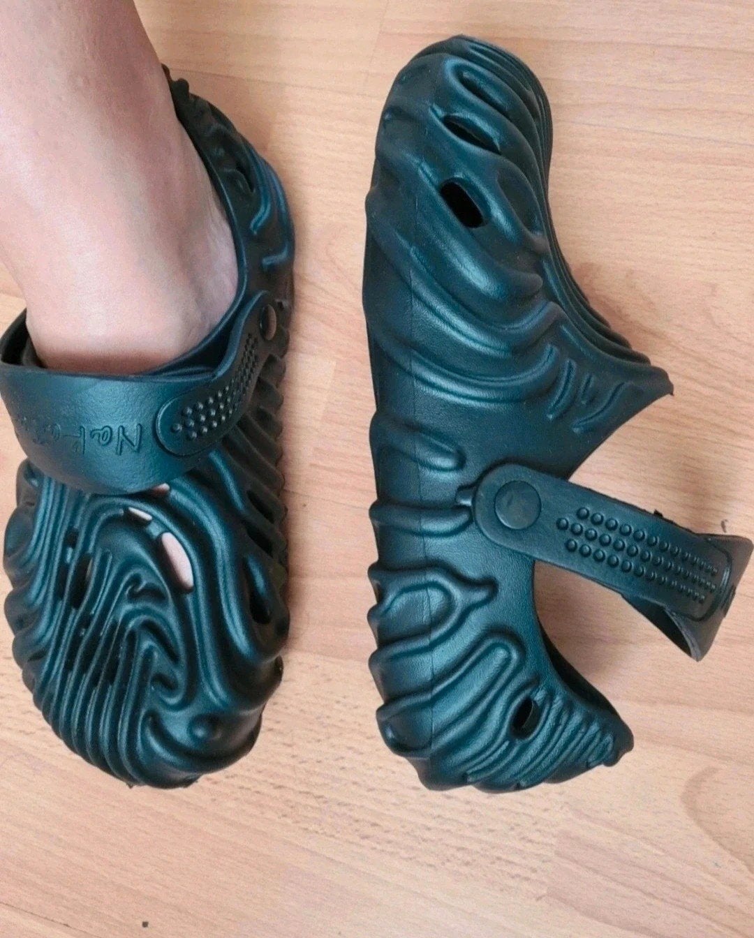 Zwarte comfortabele sandalen muilen instappers, unisex, Ophalen of Verzenden, Zo goed als nieuw, Zwart, Sandalen of Muiltjes