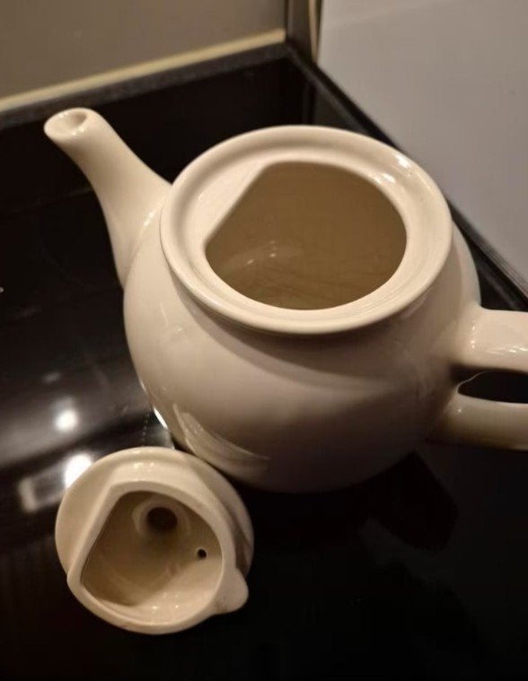 Theepot creme 1 liter, Ophalen of Verzenden, Zo goed als nieuw, Aardewerk, Theepot