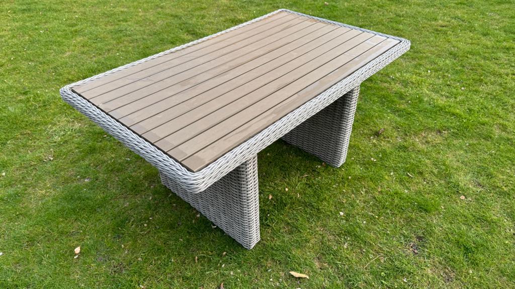 Kwalitatieve tuintafel van wicker en houtlook blad, Ophalen, Zo goed als nieuw, Rechthoekig, Wicker