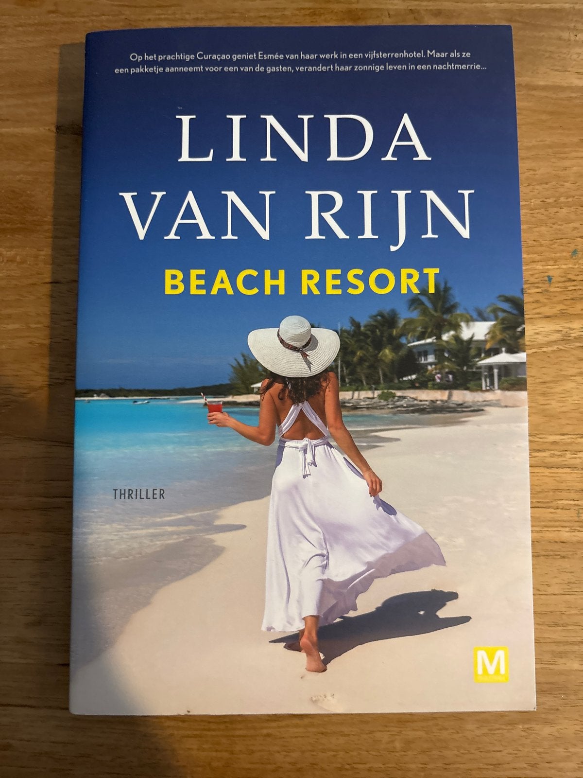 Linda van Rijn - Beach Resort (Thriller), Ophalen of Verzenden, Zo goed als nieuw, Nederland