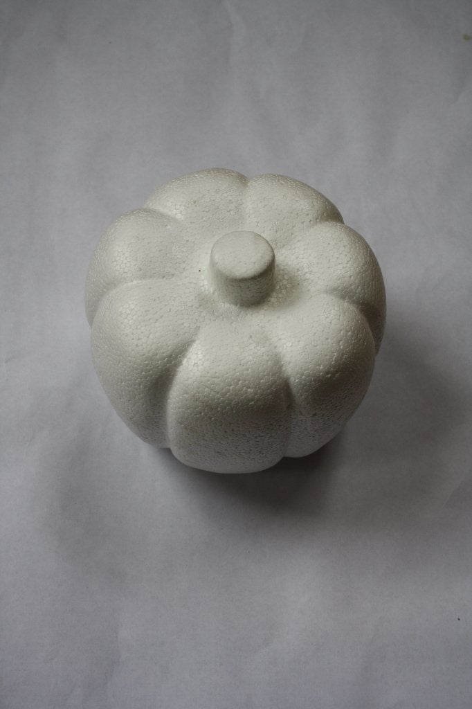 1 st. Styropor pompoen middel 14 cm, Nieuw, Ophalen of Verzenden, Overige materialen, Knutselmateriaal