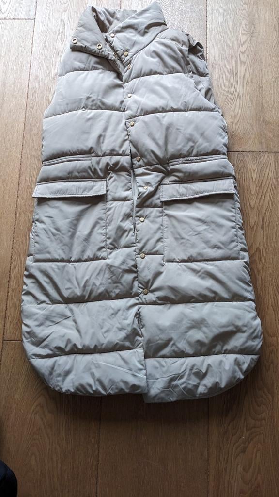 Lange bodywarmer XS MSCH, Kleding | Dames, Bodywarmers, MSCH, Beige, Ophalen of Verzenden, Zo goed als nieuw