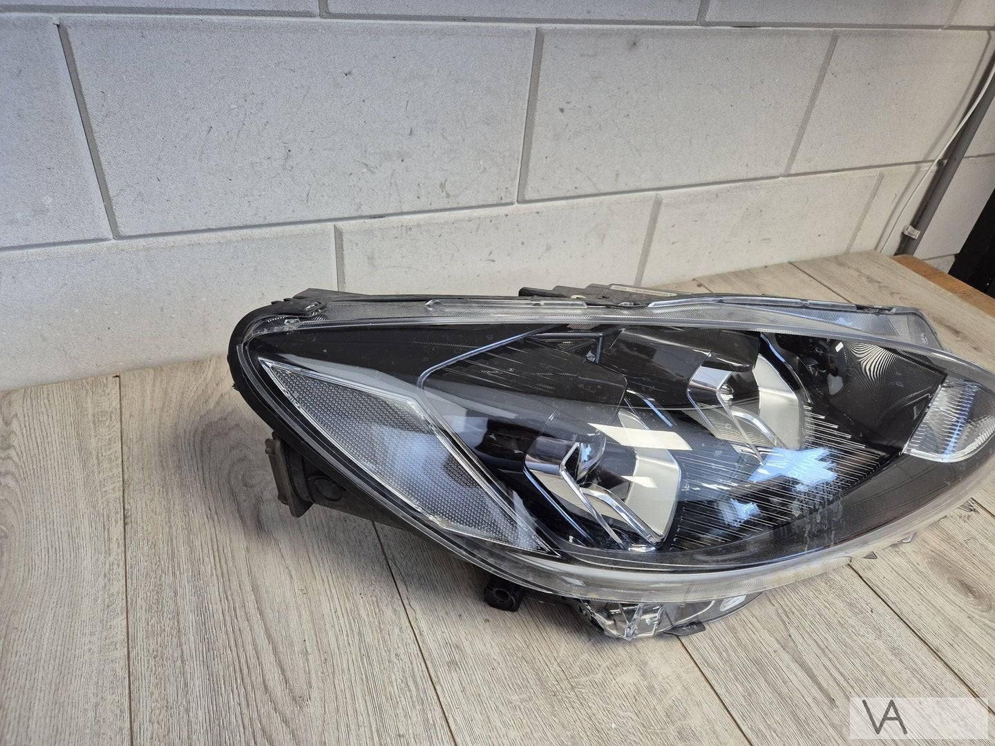 Ford Kuga vanaf 2020 koplamp rechts LED LV4B-13E014-CA €150, Gebruikt, -, -, Ophalen of Verzenden