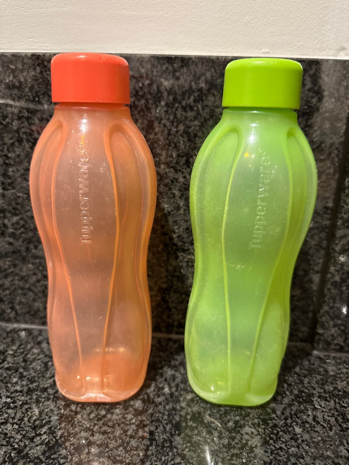 Tupperware Eco Flessen - Oranje en Groen (2 stuks), Gebruikt, Oranje, Ophalen of Verzenden, Drinkfles
