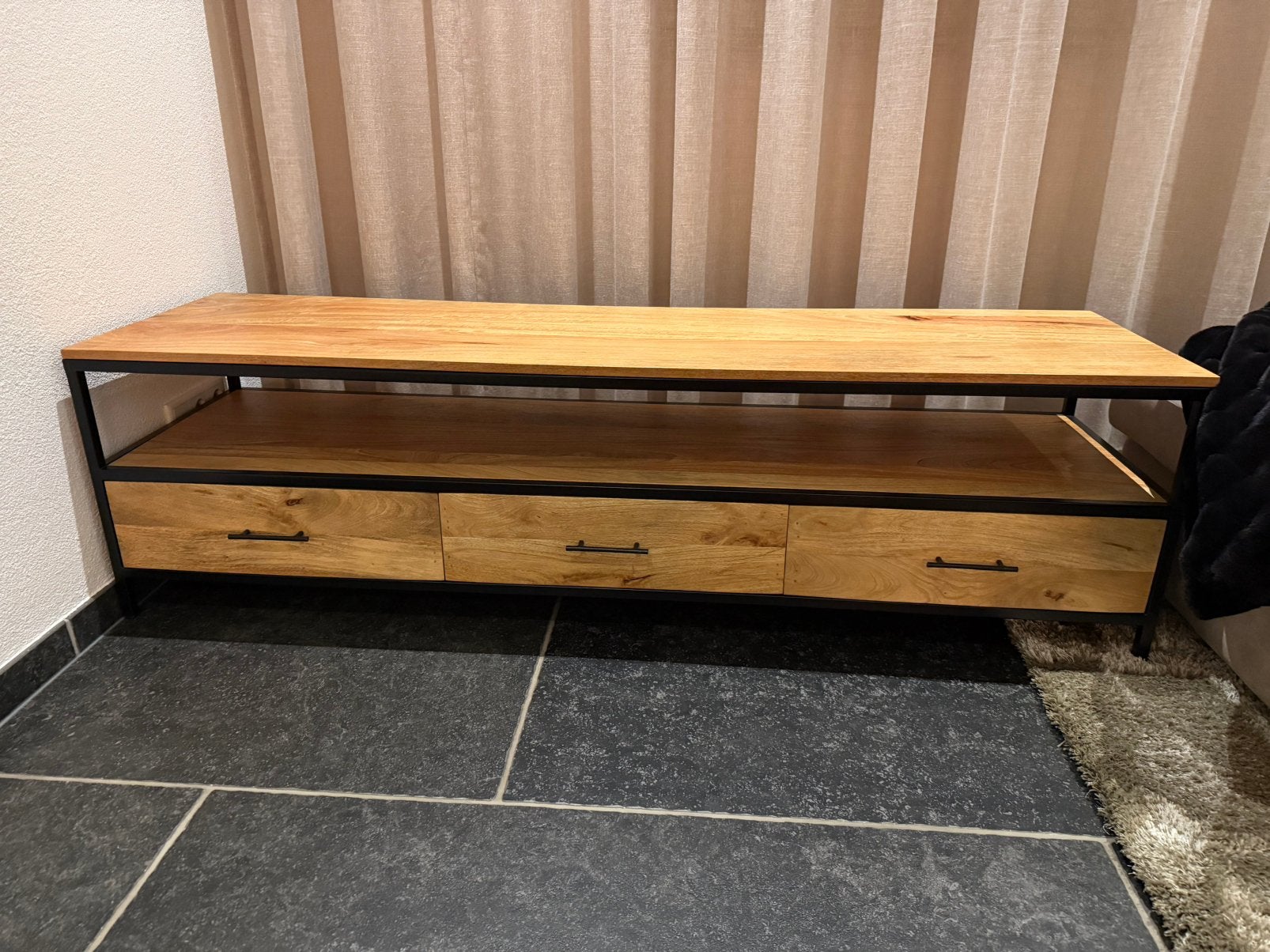 Mango houten tv dressoir, 150 tot 200 cm, Zo goed als nieuw, Minder dan 100 cm, Industrieel