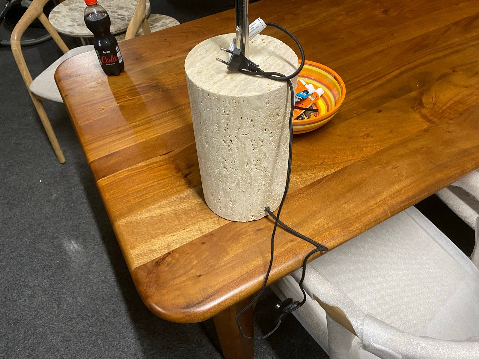 Staande Lumina lamp met RVS en travertin poot 140cm, Ophalen, 100 tot 150 cm, Nieuw, E27 (groot)