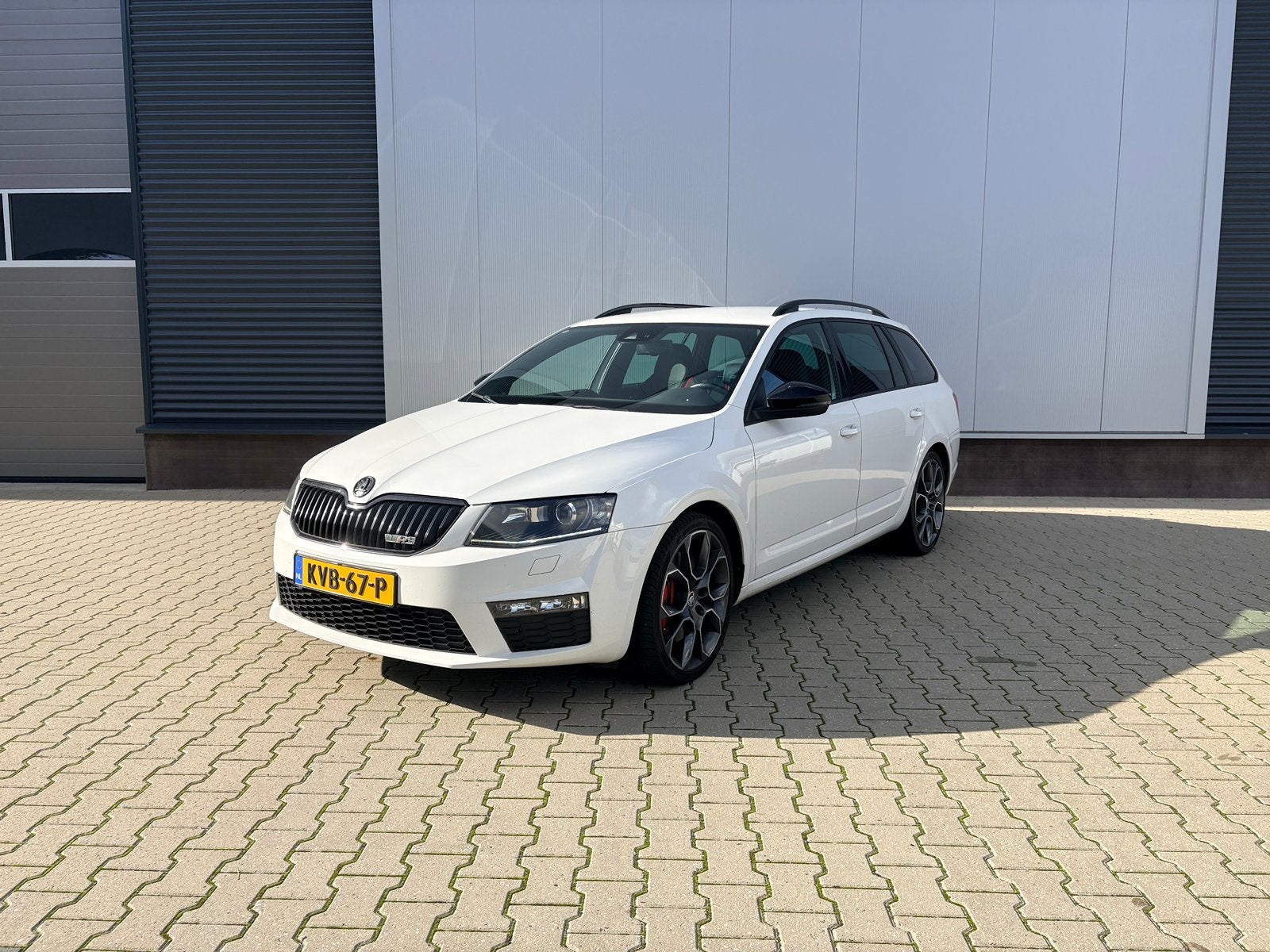 Skoda Octavia 2.0 TSI 220PK DSG 2013 Wit Nieuwe APK, 4 cilinders, 1984 cc, Leder en Stof, Wit
