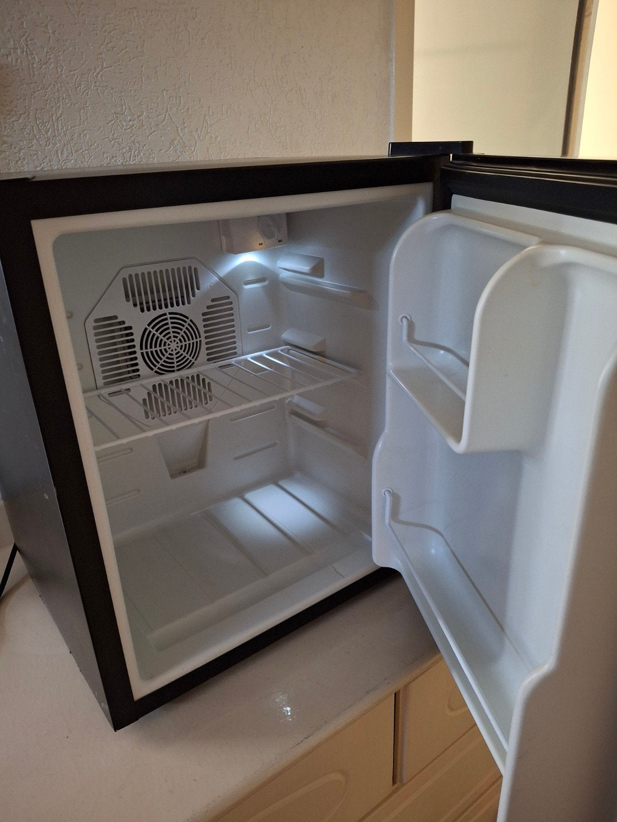 Candor mini koelkast - compact en energiezuinig, Ophalen, Minder dan 75 liter, Zonder vriesvak, Gebruikt