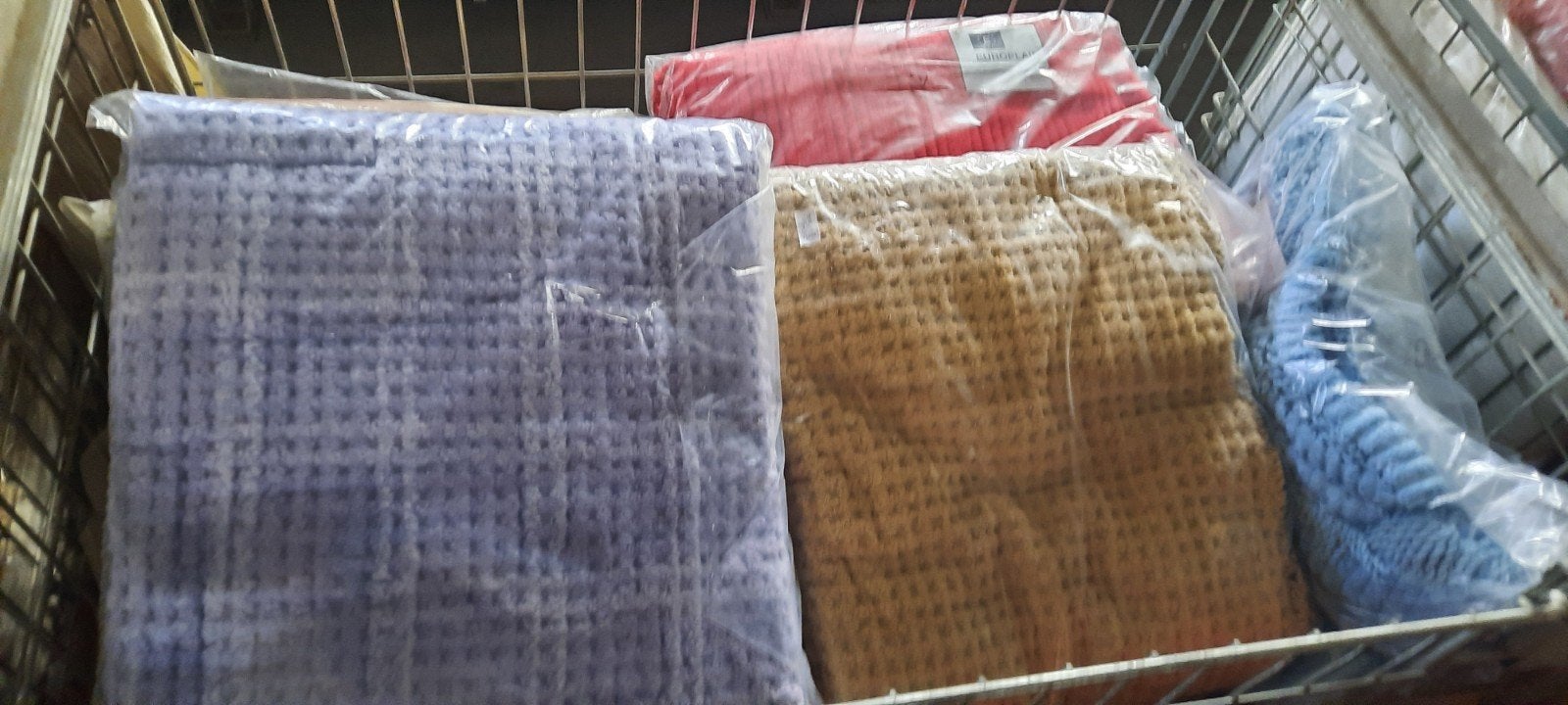 Partij 34 nieuwe chenille katoenen bedspreien/ foulards, Ophalen, Nieuw, Katoen, Overige typen