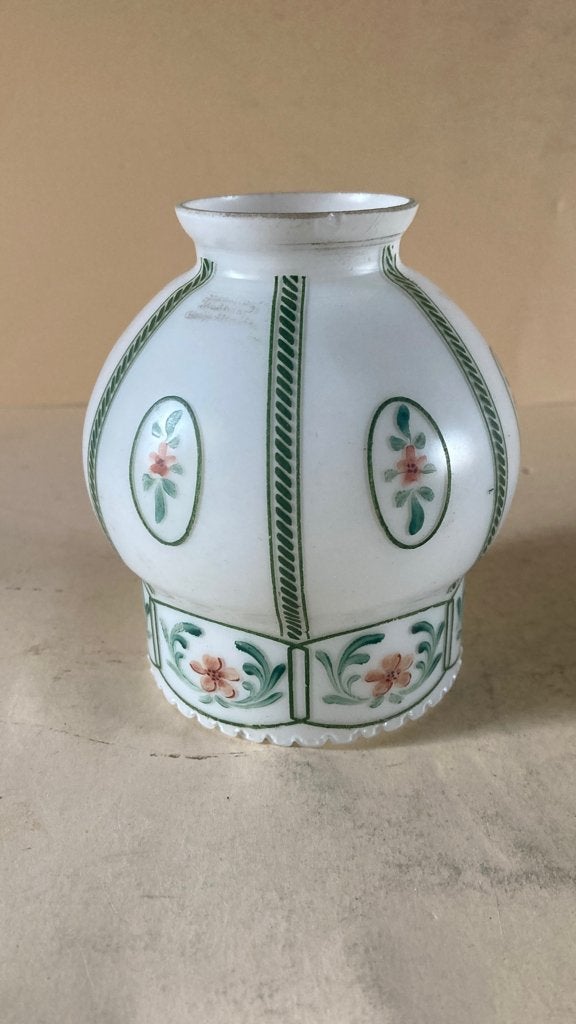 Antieke lampenkap met bloemmotief, wit opaline glas, Antiek en Kunst, Ophalen of Verzenden