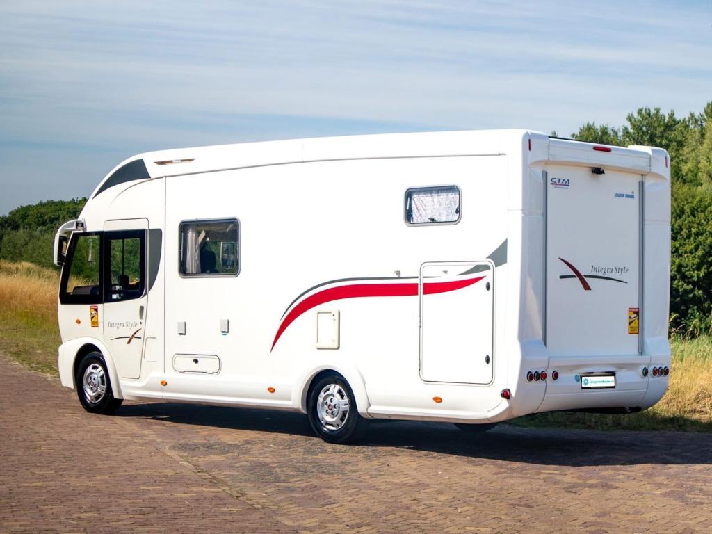 Eura Mobil Eura 700 EB 3.0 Automaat Lengtebedden+hefbed, Caravans en Kamperen, Campers, Luifel, Ringverwarming, Fiat, Bedrijf