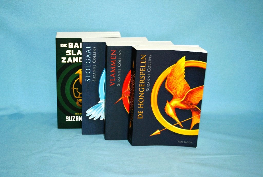 De Hongerspelen Trilogie + De Ballade van Slangen en Zangvog, Boeken, Ophalen of Verzenden, Zo goed als nieuw, Suzanne Collins