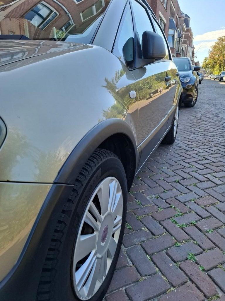 Fiat Sedici 1.6 16V 2WD 2008, Auto's, Voorwielaandrijving, 4 cilinders, 400 kg, Geel