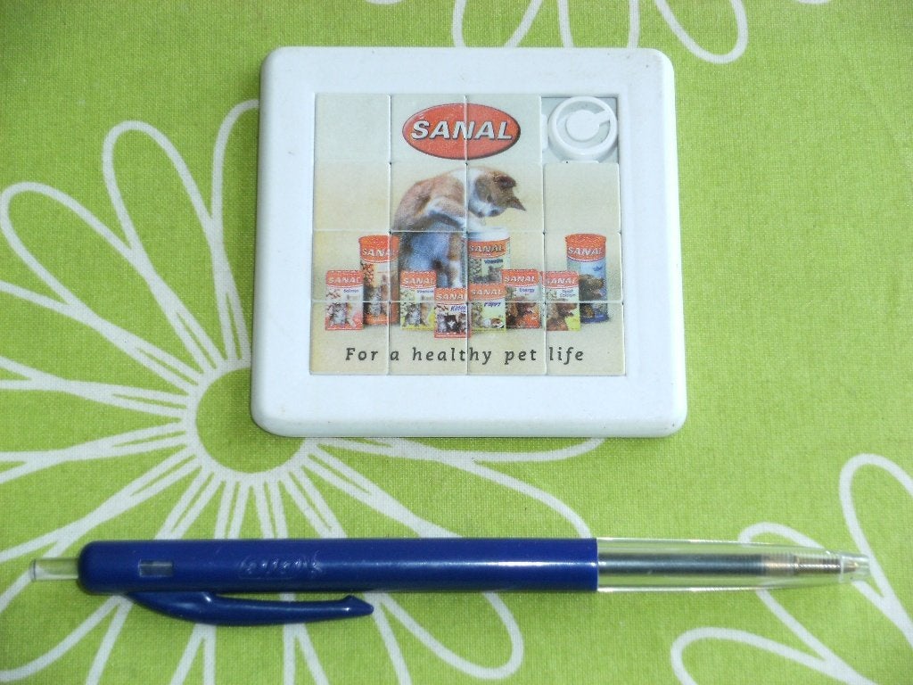 Schuifpuzzeltje Sanal - For a healthy pet life, Ophalen of Verzenden, Zo goed als nieuw