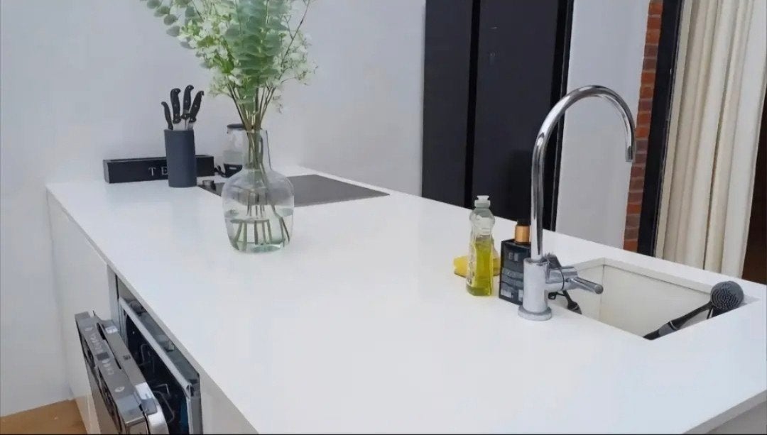 Gratis ophalen! Keuken met spoelbak, kraan, kookplaat en va, Huis en Inrichting, Ophalen of Verzenden, Gebruikt, Wit, Enkelwandige keuken