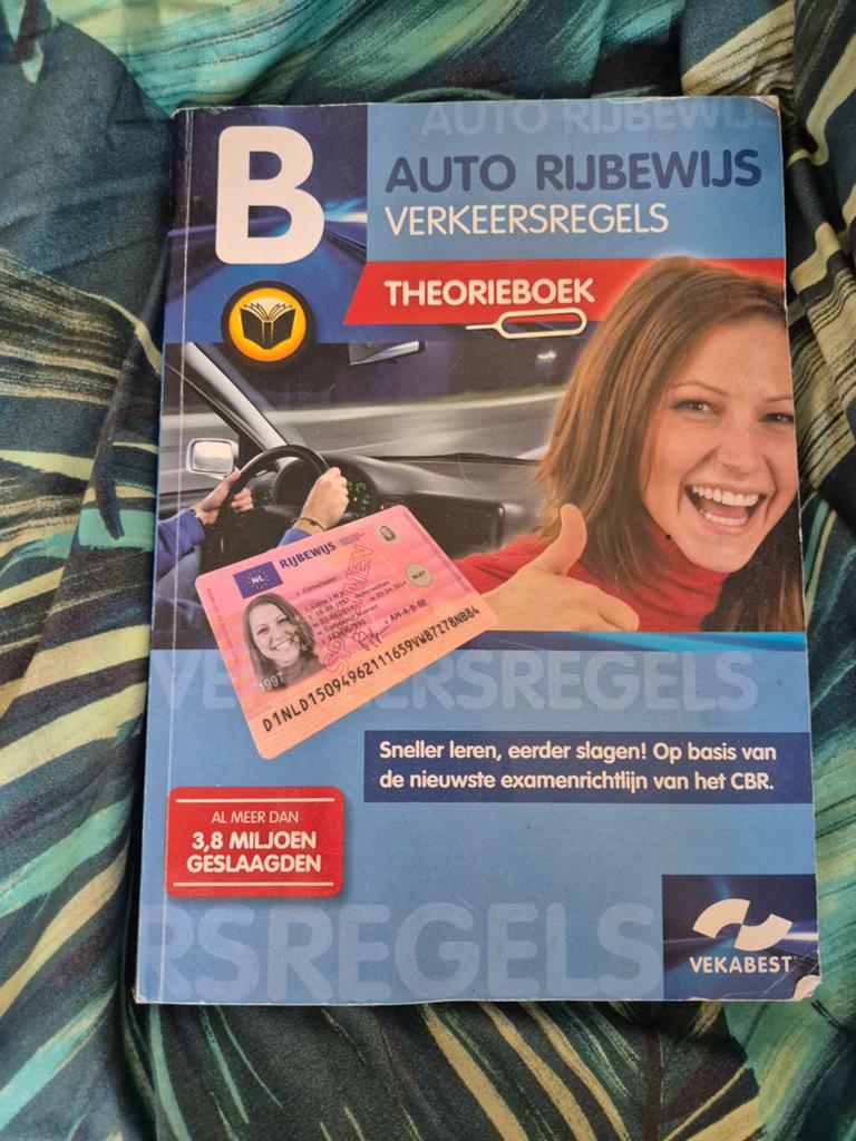 Auto Rijbewijs Verkeersregels Theorieboek VEKABEST, Ophalen of Verzenden, Gelezen, Overige niveaus, VEKABEST