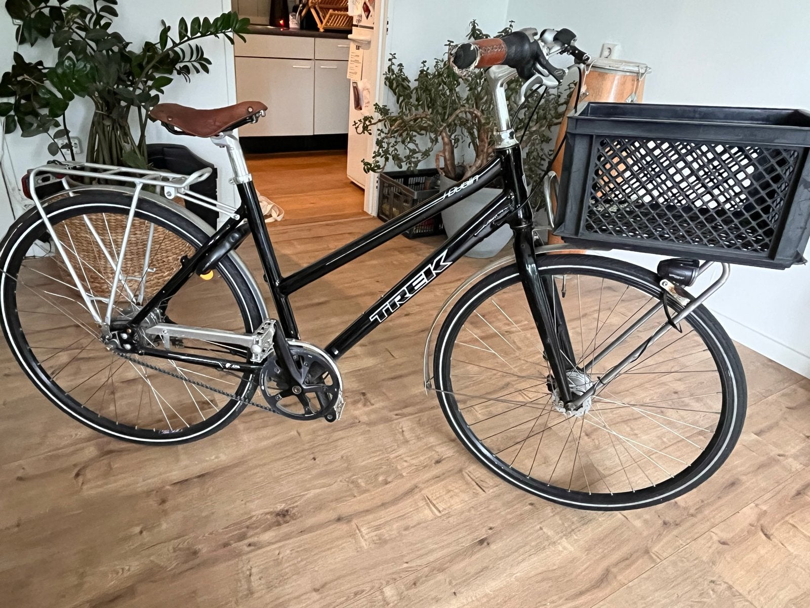 Trek Dublin Damesfiets met 8 versnellingen en mand, Fietsen en Brommers, Fietsen | Dames | Damesfietsen, Gebruikt, Velgrem, Versnellingen