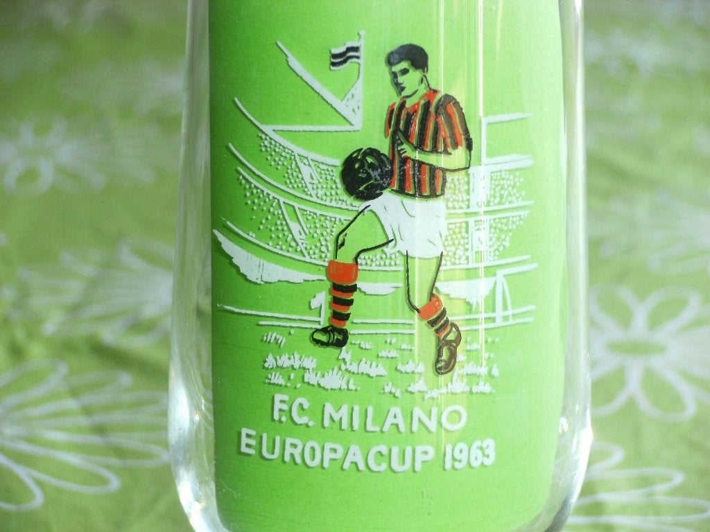 FC Milano Europacup 1963 glas op voet, Ophalen of Verzenden, Zo goed als nieuw, Buitenlandse clubs, Overige typen
