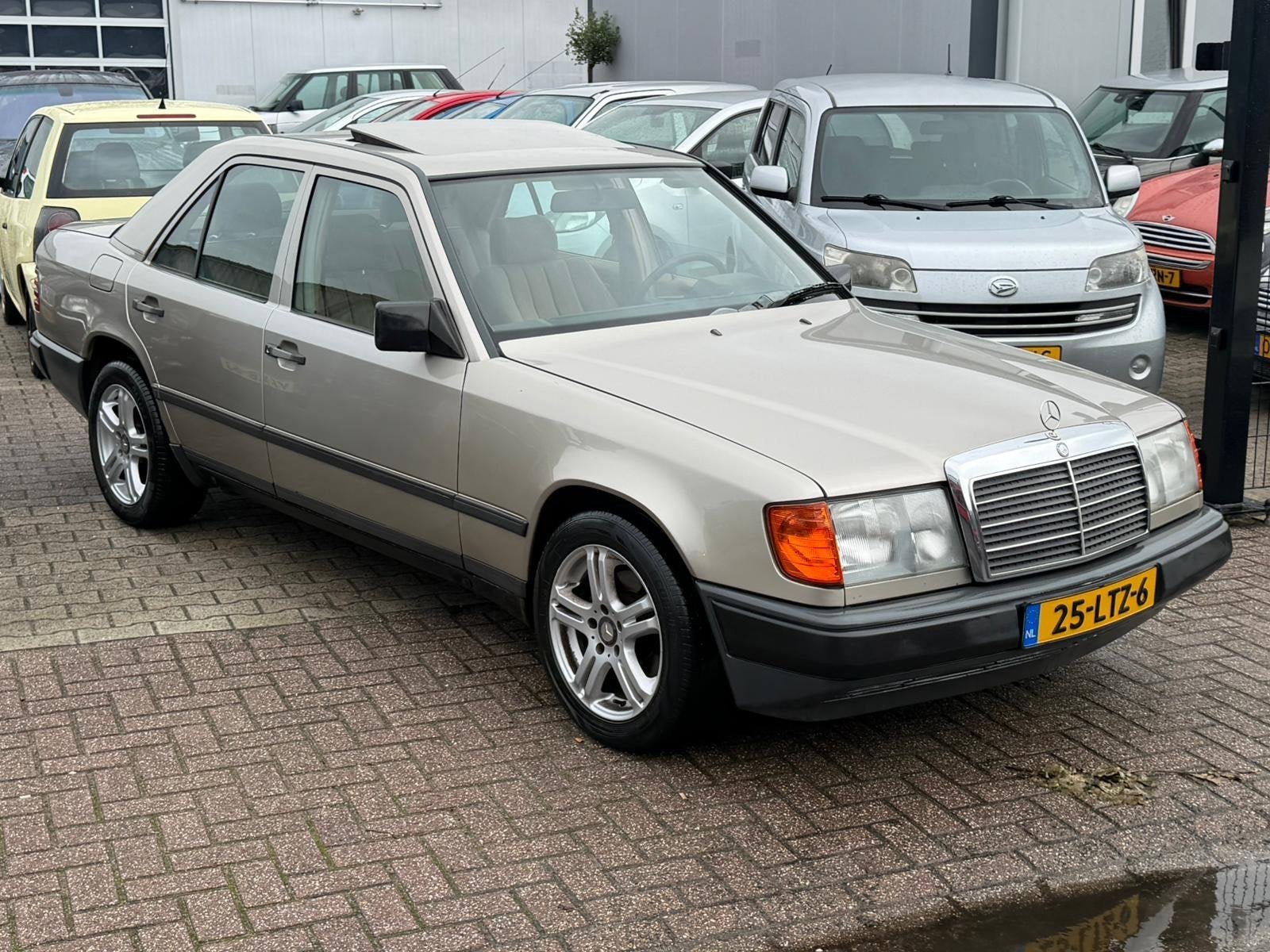 Mercedes-Benz 200-500 (W124) 230E Automaat Schuifdak Belasti, Automaat, Achterwielaandrijving, Gebruikt, 132 pk