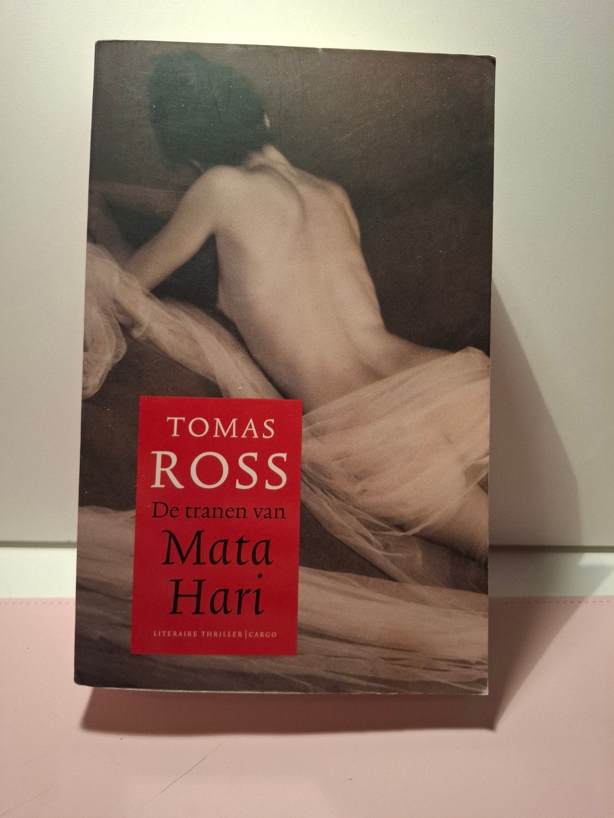 Tomas Ross - De tranen van Mata Hari (Literaire thriller), Ophalen of Verzenden, Zo goed als nieuw, Tomas Ross
