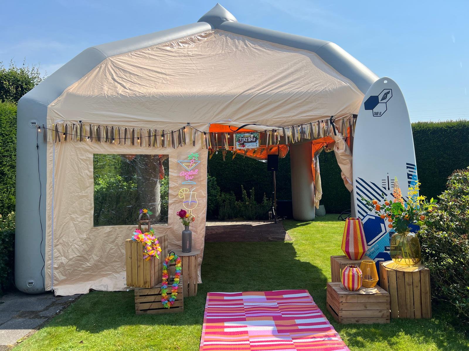 Opblaasbare feesttent huren met houten vloer? Incl plaatsen, Ophalen of Verzenden, Zo goed als nieuw, Verjaardag