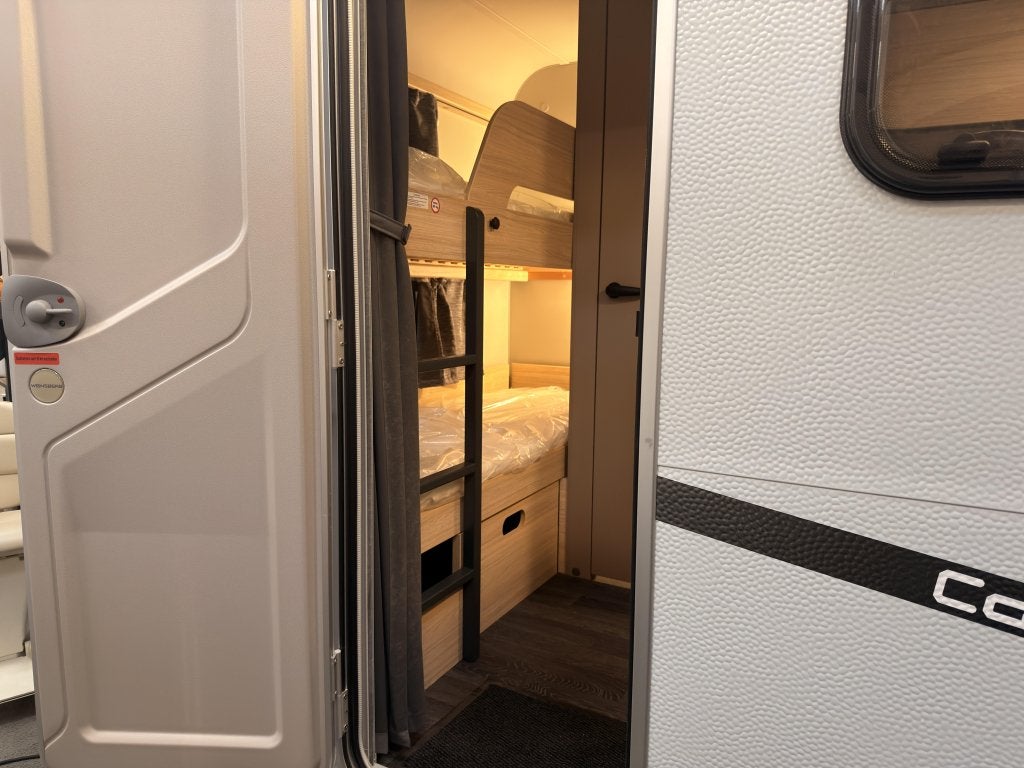 Weinsberg CaraLife 470 QDK Stapelbed, gaspakket, zondag open, Bedrijf, Treinzit, Dwarsbed, 4 tot 5 meter