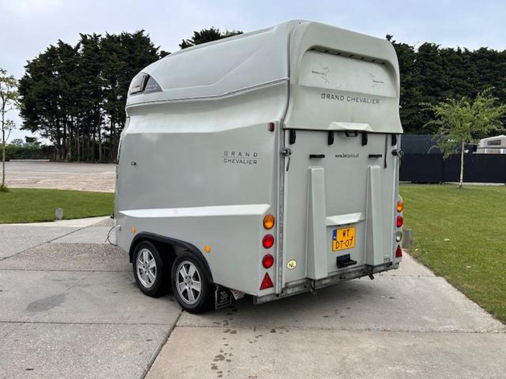 Henra UNIEK grote paardentrailer met zadelkamer, Gebruikt, 2-paards trailer