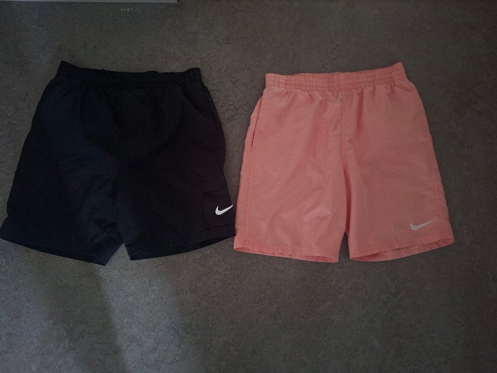 Nike 2x zwemshort kids XL 158-170 ZGAN, Sport- of Zwemkleding, Ophalen of Verzenden, Zo goed als nieuw, Nike