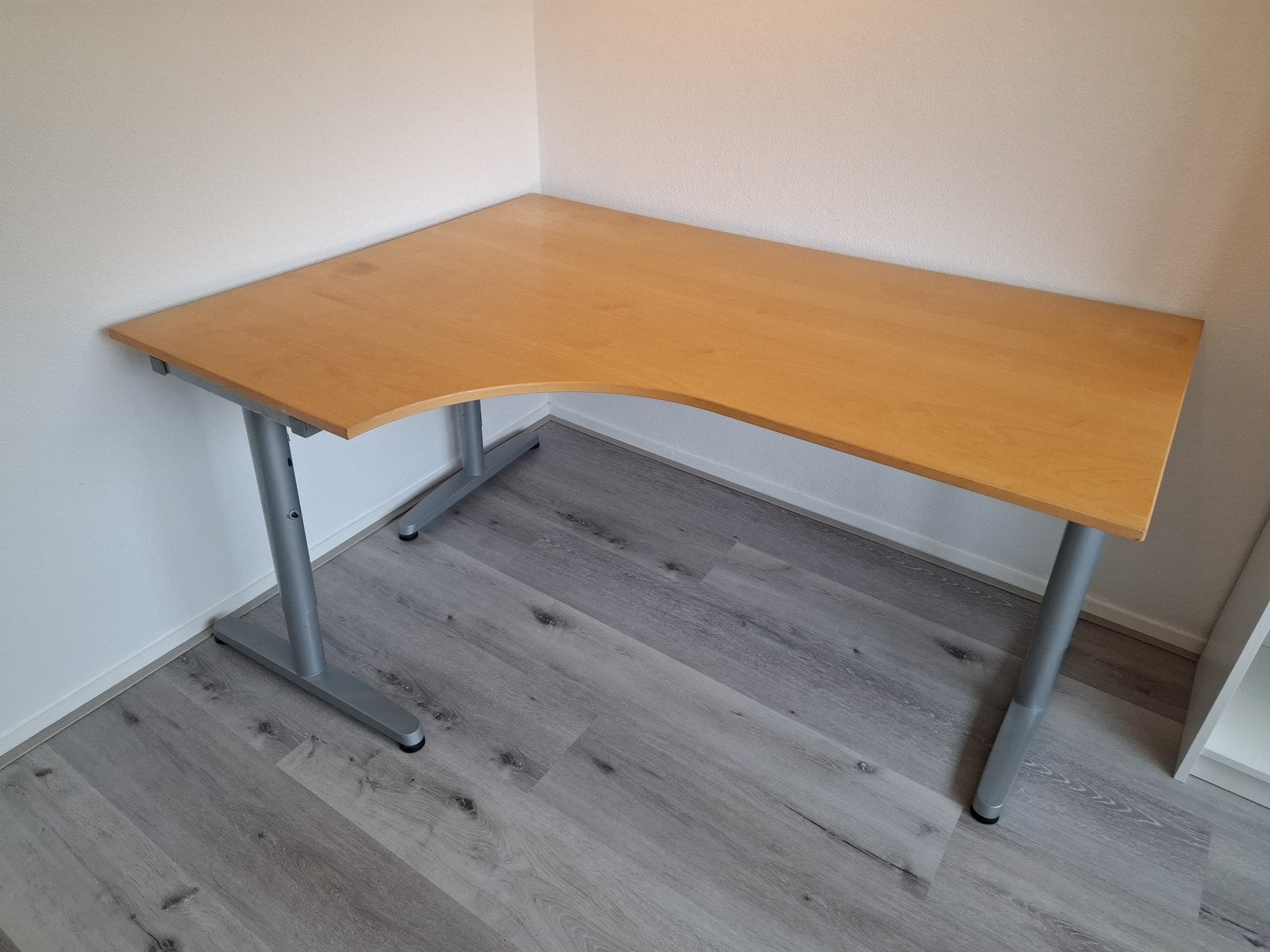 GRATIS! Ikea Galant beukenkleurig blad, zilvergrijze poten, Ophalen, In hoogte verstelbaar, Gebruikt