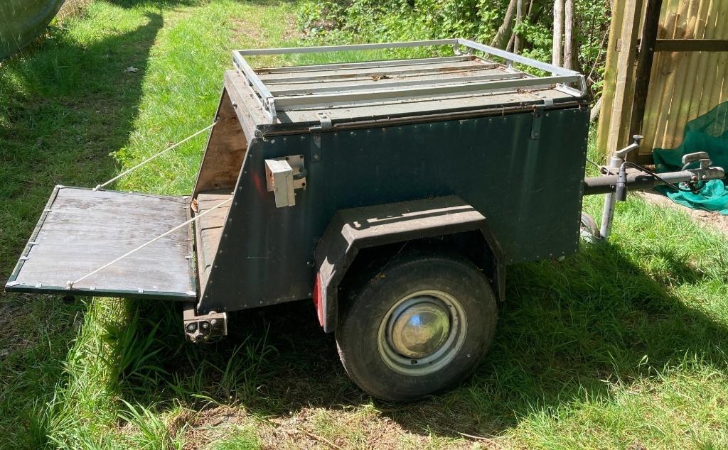 Dichte aanhanger om spullen te vervoeren, Doe-het-zelf en Verbouw, Transportwagens, 100 liter of meer, Ophalen, Gebruikt, Transportkar