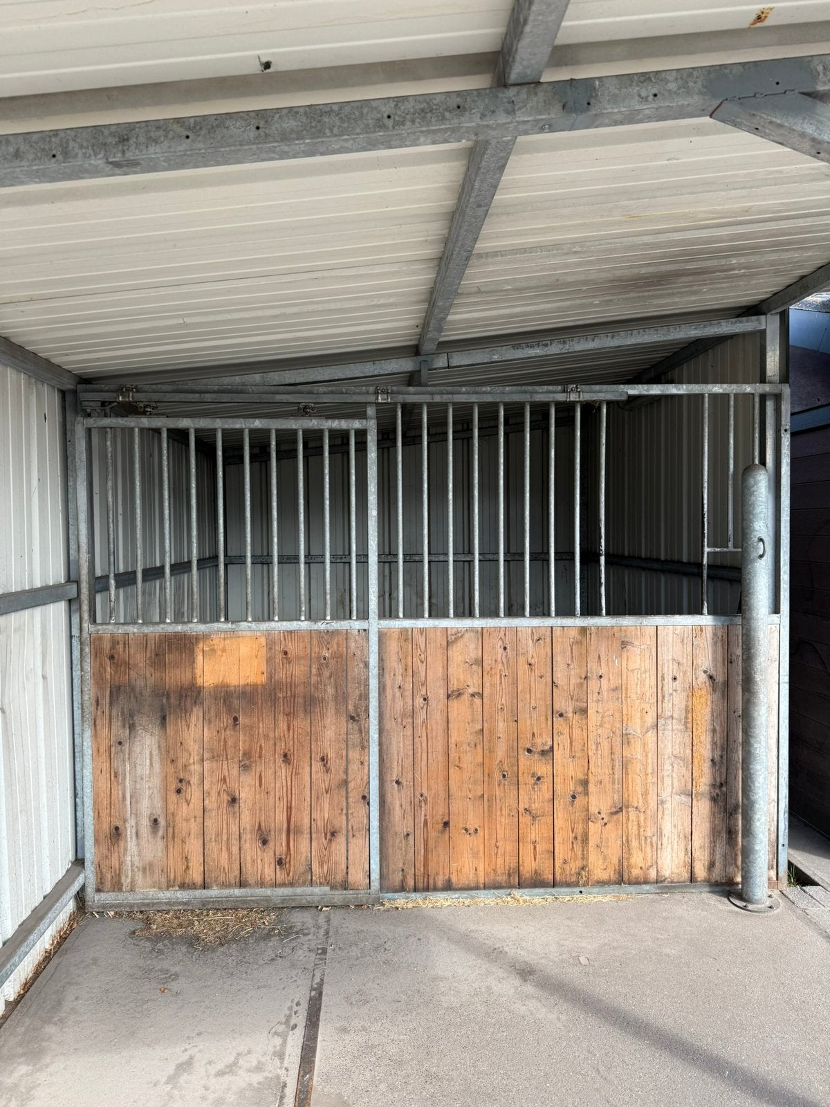 Paardenbox, Dieren en Toebehoren