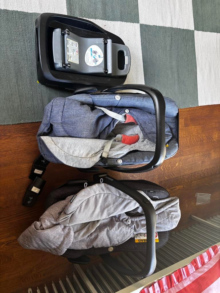 2 Maxi Cosi autostoeltjes met voetenzakken en isofix, Gebruikt, Ophalen of Verzenden, Isofix, 0 t/m 13 kg