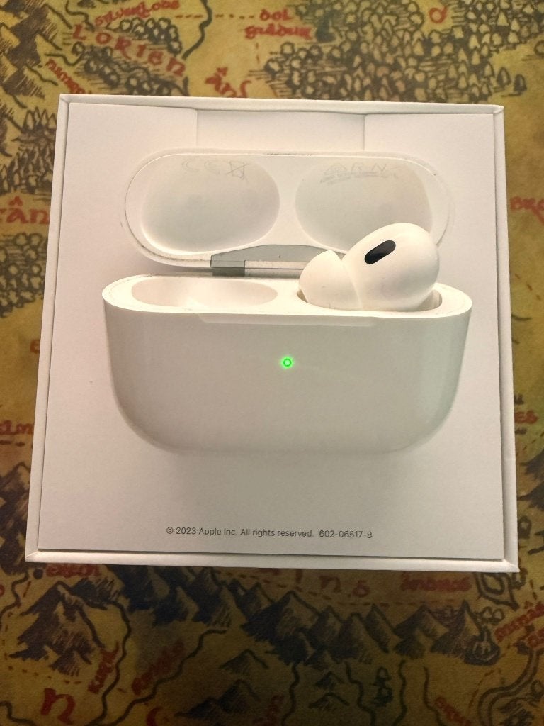 Airpods Pro 2 USBc alleen rechter Airpod A3047 en case A2968, Telecommunicatie, Mobiele telefoons | Oordopjes, Gebruikt, In gehoorgang (in-ear)