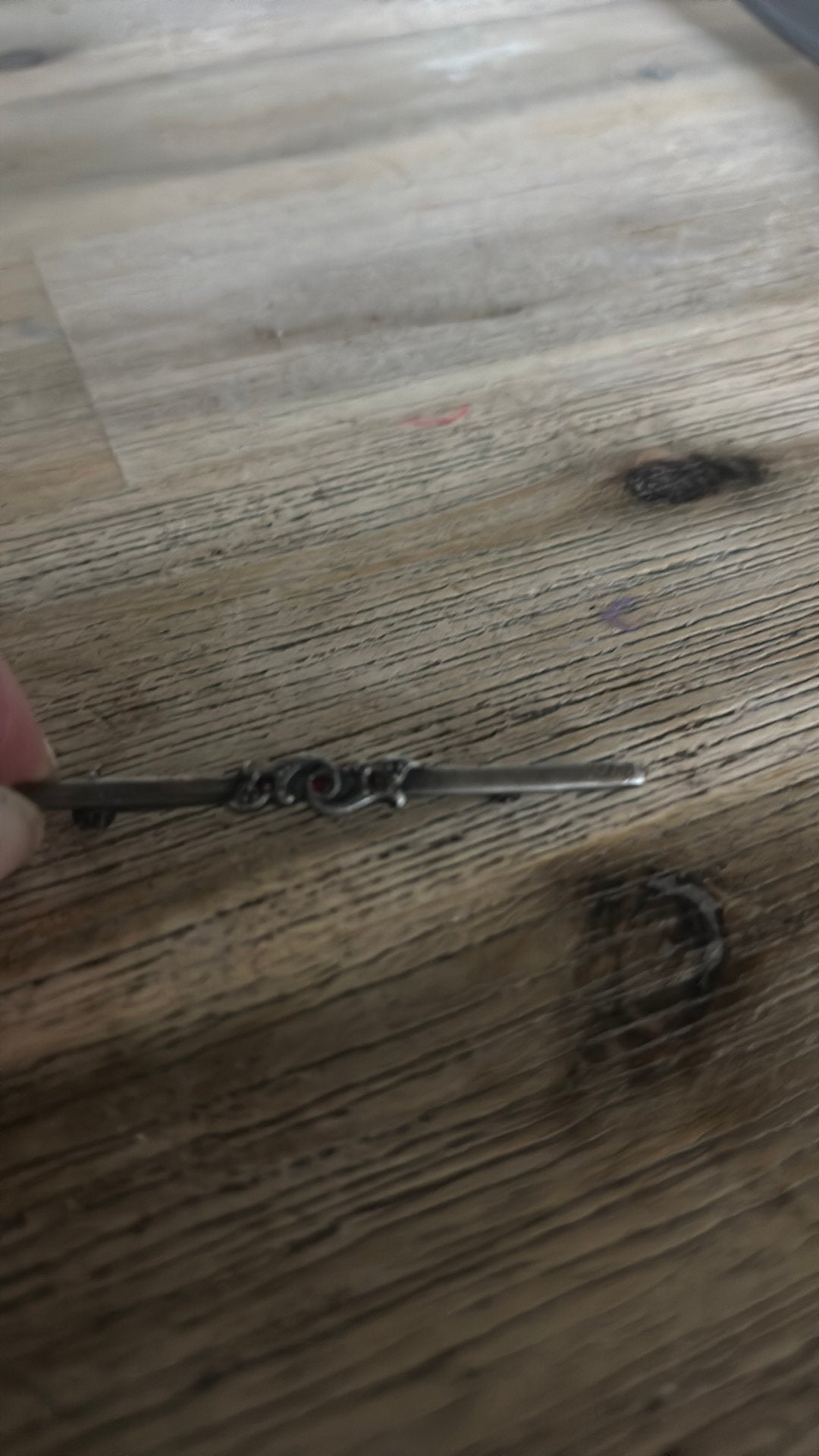 Prachtige vintage staafbroche met rode steenrjes, Ophalen of Verzenden, Zilver