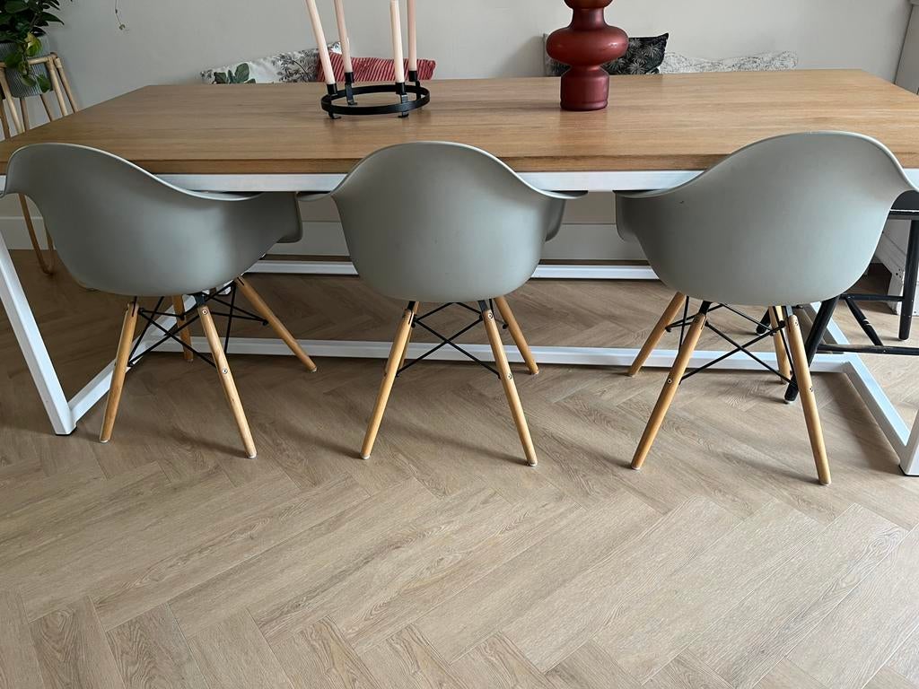3x Eames look-a-like eettafelstoelen grijs, Huis en Inrichting, Stoelen, Ophalen, Kunststof, Drie, Zo goed als nieuw